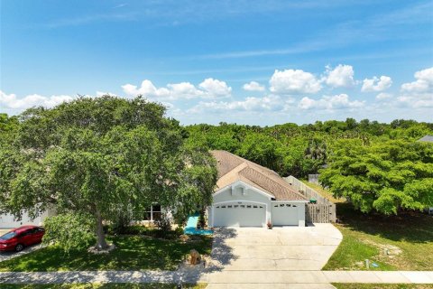 House in Merrit Island, Florida 4 bedrooms, 220.55 sq.m. № 1750030 - photo 6