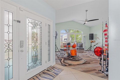 House in Merrit Island, Florida 4 bedrooms, 220.55 sq.m. № 1750030 - photo 8
