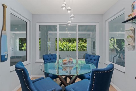 House in Merrit Island, Florida 4 bedrooms, 220.55 sq.m. № 1750030 - photo 17