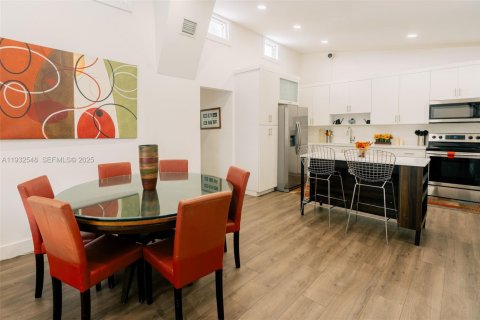 Villa ou maison à vendre à Miami, Floride: 3 chambres, 98.94 m2 № 1991134 - photo 11