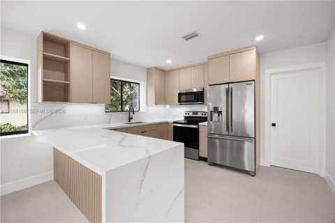 Купить коммерческую недвижимость в Майами, Флорида 148.74м2, № 2050310 - фото 13