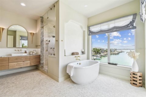 Townhouse in Treasure Island, Florida 5 bedrooms, 337.98 sq.m. № 1673535 - photo 28