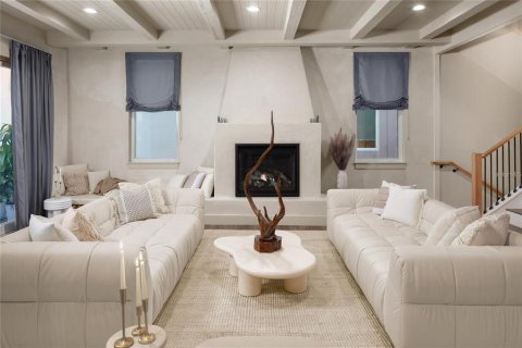 Townhouse in Treasure Island, Florida 5 bedrooms, 337.98 sq.m. № 1673535 - photo 3