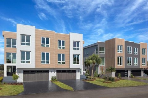 Townhouse in Treasure Island, Florida 5 bedrooms, 337.98 sq.m. № 1673535 - photo 23