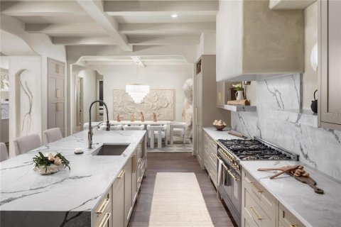 Townhouse in Treasure Island, Florida 5 bedrooms, 337.98 sq.m. № 1673535 - photo 5