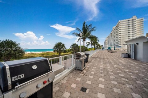 Copropriété à vendre à Miami Beach, Floride: 2 chambres, 122.63 m2 № 2185261 - photo 18