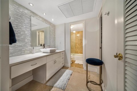 Copropriété à vendre à Miami Beach, Floride: 2 chambres, 122.63 m2 № 2185261 - photo 12