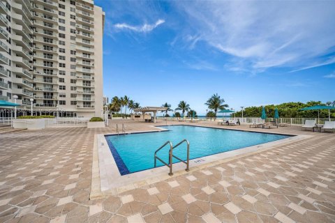 Copropriété à vendre à Miami Beach, Floride: 2 chambres, 122.63 m2 № 2185261 - photo 17