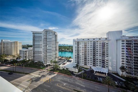 Copropriété à vendre à Miami Beach, Floride: 2 chambres, 122.63 m2 № 2185261 - photo 6