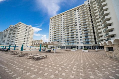 Copropriété à vendre à Miami Beach, Floride: 2 chambres, 122.63 m2 № 2185261 - photo 19