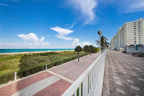 Copropriété à vendre à Miami Beach, Floride: 2 chambres, 122.63 m2 № 2185261 - photo 21