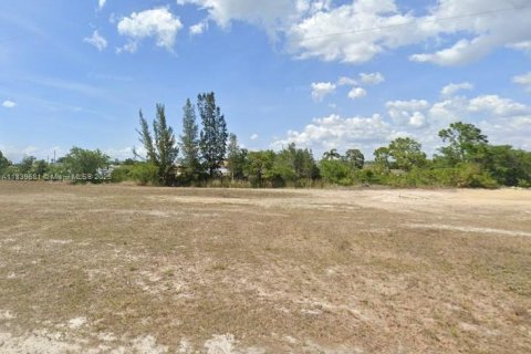 Commercial property in Cape Coral, Florida № 1830867 - photo 1