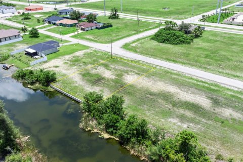 Commercial property in Cape Coral, Florida № 1830867 - photo 4