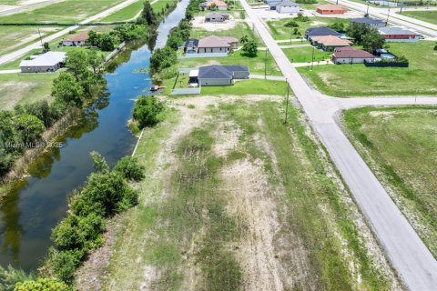 Commercial property in Cape Coral, Florida № 1830867 - photo 5