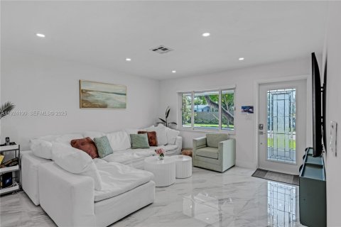 Casa en venta en Fort Lauderdale, Florida, 3 dormitorios, 111.48 m2 № 1983669 - foto 6