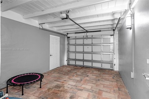 Casa en venta en Fort Lauderdale, Florida, 3 dormitorios, 111.48 m2 № 1983669 - foto 28