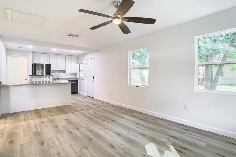 Immobilier commercial à vendre à Tampa, Floride: 4 chambres, 117.8 m2 № 1813412 - photo 5