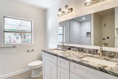 Immobilier commercial à vendre à Tampa, Floride: 4 chambres, 117.8 m2 № 1813412 - photo 11