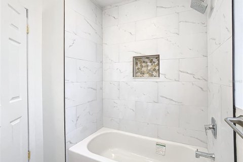 Immobilier commercial à vendre à Tampa, Floride: 4 chambres, 117.8 m2 № 1813412 - photo 16