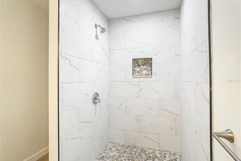 Immobilier commercial à vendre à Tampa, Floride: 4 chambres, 117.8 m2 № 1813412 - photo 12
