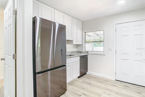 Immobilier commercial à vendre à Tampa, Floride: 4 chambres, 117.8 m2 № 1813412 - photo 9