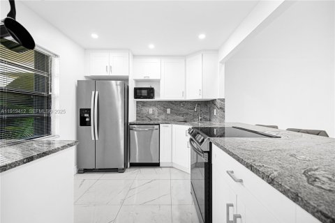 Condominio en venta en Pompano Beach, Florida, 2 dormitorios, 86.96 m2 № 2035815 - foto 8