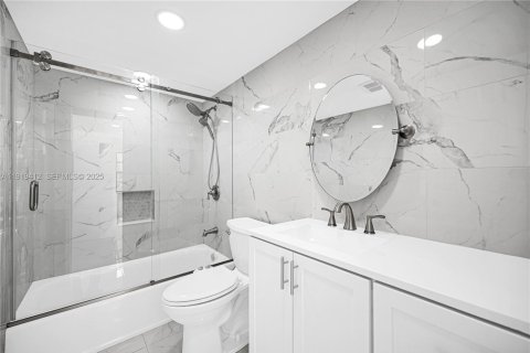 Condominio en venta en Pompano Beach, Florida, 2 dormitorios, 86.96 m2 № 2035815 - foto 25