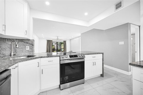 Condominio en venta en Pompano Beach, Florida, 2 dormitorios, 86.96 m2 № 2035815 - foto 11