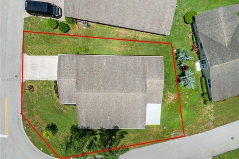 House in Delray Beach, Florida 2 bedrooms, 141.86 sq.m. № 1892195 - photo 3
