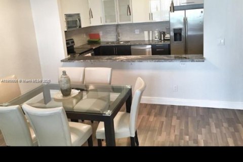 Copropriété à louer à Sunny Isles Beach, Floride: 1 chambre, 92.9 m2 № 1979378 - photo 4