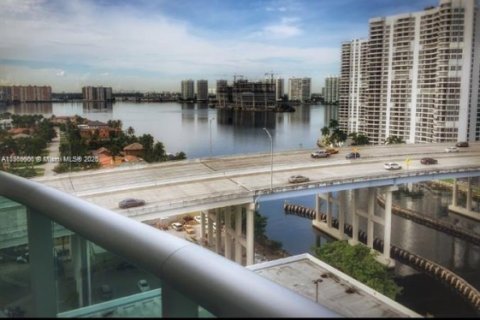 Copropriété à louer à Sunny Isles Beach, Floride: 1 chambre, 92.9 m2 № 1979378 - photo 1