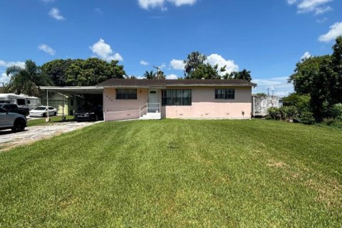 House in Belle Glade, Florida 3 bedrooms, 120.4 sq.m. № 2087159
