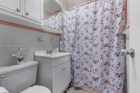 House in Hialeah, Florida 3 bedrooms, 125.42 sq.m. № 2073624 - photo 19