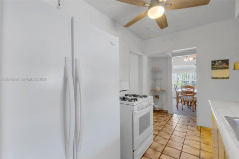 House in Hialeah, Florida 3 bedrooms, 125.42 sq.m. № 2073624 - photo 14