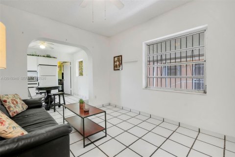 House in Hialeah, Florida 3 bedrooms, 125.42 sq.m. № 2073624 - photo 20