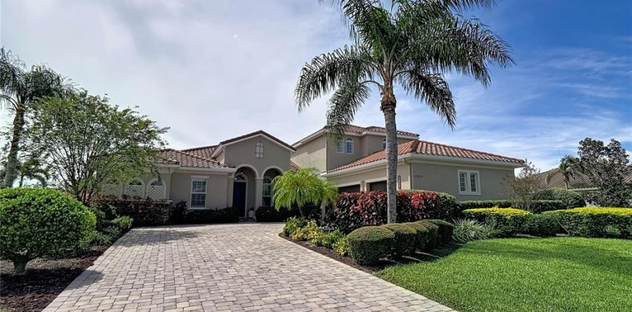 Villa ou maison à Bradenton, Floride 4 chambres, 362.5 m2 № 2398794