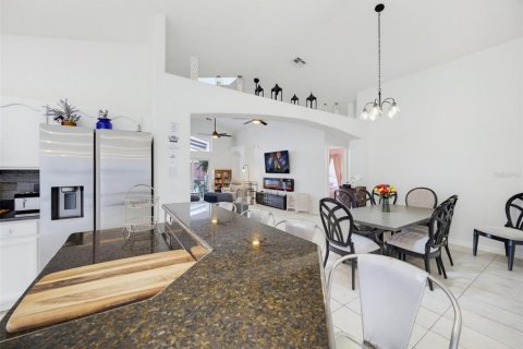 Villa ou maison à vendre à Kissimmee, Floride: 5 chambres, 198.44 m2 № 2433365 - photo 27