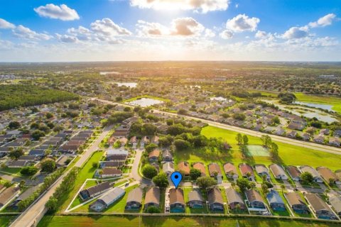 Villa ou maison à vendre à Kissimmee, Floride: 5 chambres, 198.44 m2 № 2433365 - photo 4