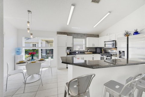 Villa ou maison à vendre à Kissimmee, Floride: 5 chambres, 198.44 m2 № 2433365 - photo 6
