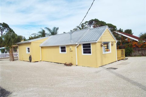Commercial property in Englewood, Florida 81.01 sq.m. № 2165978