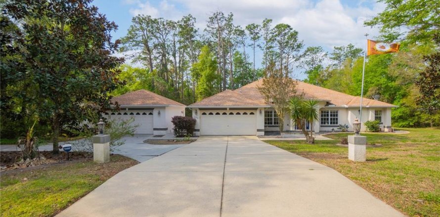 House in Beverly Hills, Florida 4 bedrooms, 248.61 sq.m. № 2157845