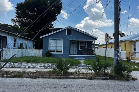 House in Tampa, Florida 3 bedrooms, 89.19 sq.m. № 1831441 - photo 1