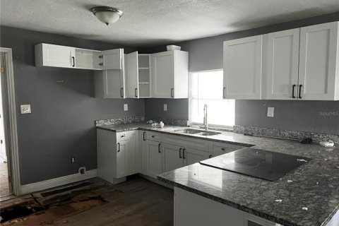 House in Tampa, Florida 3 bedrooms, 89.19 sq.m. № 1831441 - photo 6