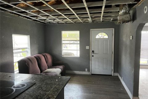 House in Tampa, Florida 3 bedrooms, 89.19 sq.m. № 1831441 - photo 3