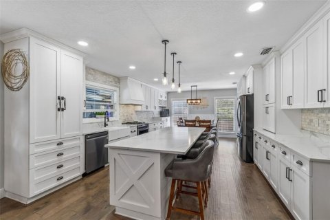 Villa ou maison à vendre à Tampa, Floride: 5 chambres, 242.47 m2 № 2199321 - photo 29