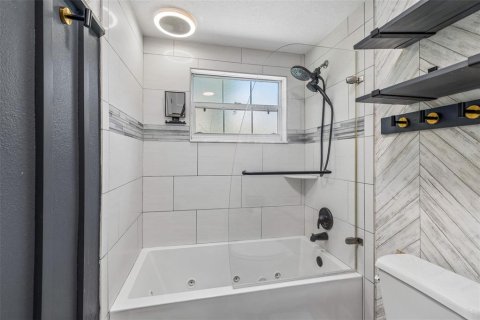 Villa ou maison à vendre à Tampa, Floride: 5 chambres, 242.47 m2 № 2199321 - photo 16