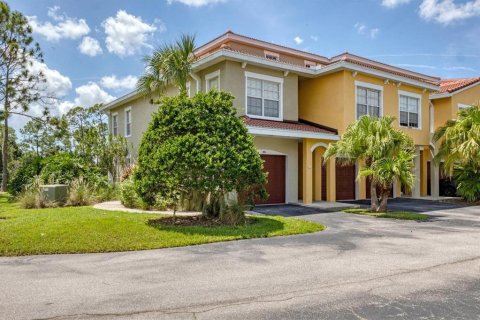 Condo in Sarasota, Florida, 3 bedrooms  № 1916645 - photo 1
