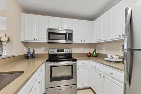 Condo in Sarasota, Florida, 3 bedrooms  № 1916645 - photo 18