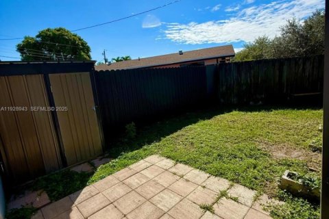 Снять в аренду виллу или дом в Майами, Флорида 1 спальня, 41.81м2, № 1987431 - фото 12