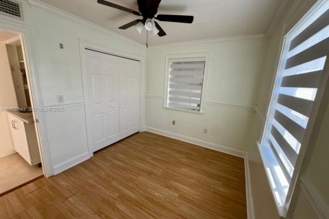 Снять в аренду виллу или дом в Майами, Флорида 1 спальня, 41.81м2, № 1987431 - фото 9